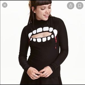 Mock neck black vampire long sleeve with key hole